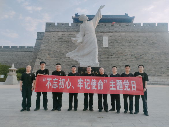 諸城守押大隊黨支部超然臺黨性教育基地開展“不忘初心、牢記使命”現場教學活動405.png