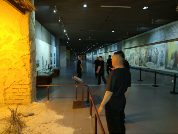 諸城守押大隊黨支部超然臺黨性教育基地開展“不忘初心、牢記使命”現(xiàn)場教學活動404.png